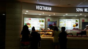 outside at SIN - Ba Fang Vegetarian 八方素食 - T2 in East Singapore