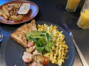 Tofu scramble and toast at Vegan Inspiratsioon in Tallinn
