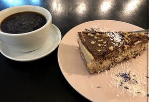 Peanut butter caramel cake at Vegan Inspiratsioon in Tallinn