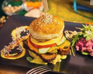 Christmas burger with lentil meatloaf and beetroot-potatoe salad at Vegan Inspiratsioon in Tallinn