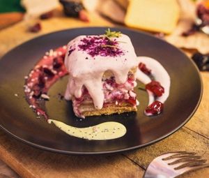 Winter cookie cake with spruce shoots at Vegan Inspiratsioon in Tallinn