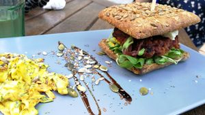 Burger at Vegan Inspiratsioon in Tallinn