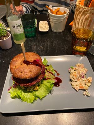 Burger at Vegan Inspiratsioon in Tallinn