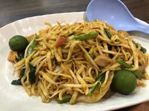Stir fried noodles at Kiat Lim Vegetarian Food 吉林素食 in Northeast Singapore