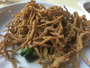 order this mushroom dish without mayo - it's shown on the menu with a layer of white mayo over it - very crispy finger food.  at Hong Hoo in West Singapore