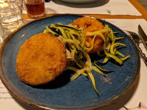 Jack fruit con zucchine e pomodoro verde fritto. at Romeow Cat Bistrot in Rome