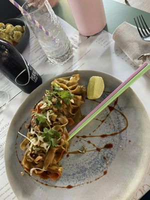 Fettuccine di riso con verdure saltate at Romeow Cat Bistrot in Rome