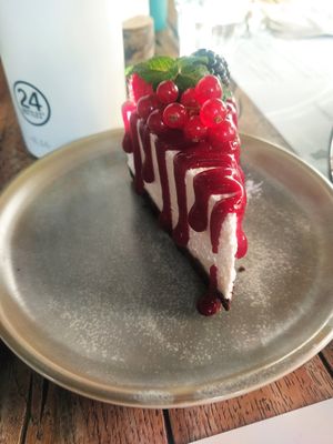 White cake at Romeow Cat Bistrot in Rome