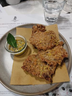 Funghi pleurotus fritti at Romeow Cat Bistrot in Rome