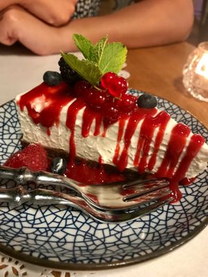 Cheesecake at Romeow Cat Bistrot in Rome