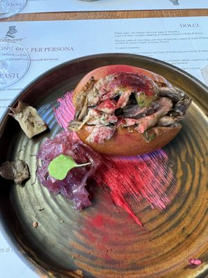 Maritozzo salato con pleurotus e chimchurry al mango   at Romeow Cat Bistrot in Rome