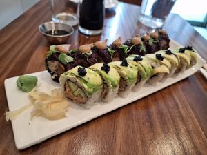 Rolls: Mighty mushrom, Maki com avocado at Beyond Sushi in New York City