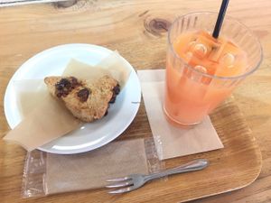 scone (no milk, no egg) and grapefruit juice at Kitsch et Bio in Nagoya