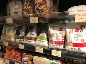 Vegan granola, oatmeal, etc at Kitsch et Bio in Nagoya
