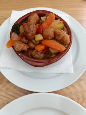 Tapa de no-cerdo agridulce at Estacion Quimera in Malaga