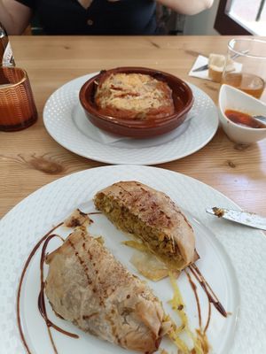 Pastela y lasagna at Estacion Quimera in Malaga