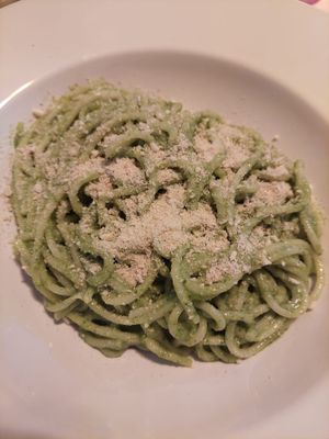 Espaguetis al pesto con parmesano vegano at Estacion Quimera in Malaga