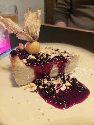 Tarta de queso con mermelada casera at Estacion Quimera in Malaga