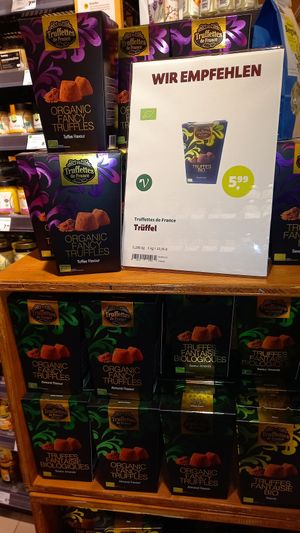 vegane trüffeln at denn's Biomarkt - Wehrhahn in Dusseldorf