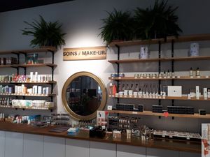 Make up at Veganie in Paris