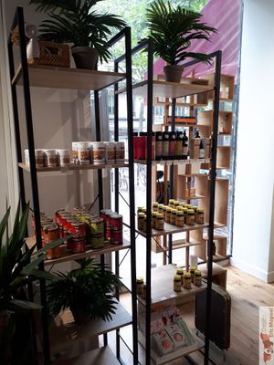 Vitamine B12 at Veganie in Paris