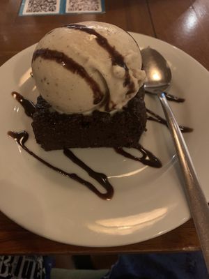 Brownie with ice cream at Ikaro Cafe in Santa Marta