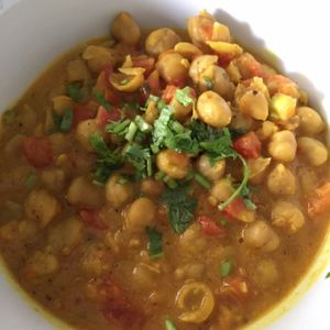 Curry chickpea lunch at Ikaro Cafe in Santa Marta