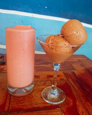 Coconut Bliss🧋+ Helado Vegano Artesanal de Brownie 🍨 // Vegan 🌱 at Ikaro Cafe in Santa Marta