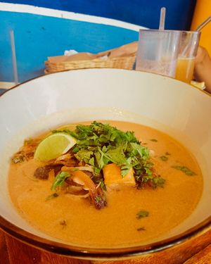 Sopa Tom Ka Gai 🍵🇹🇭  //  Vegan 🌱 at Ikaro Cafe in Santa Marta