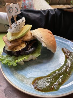 Burger 6/10  at Ikaro Cafe in Santa Marta