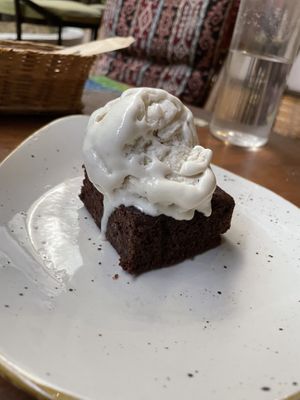 Brownie w v ice cream 7/10  at Ikaro Cafe in Santa Marta