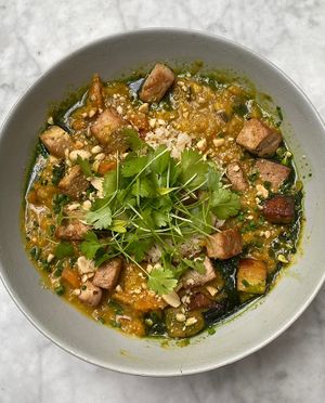 Curry Thai con arroz basmati integral, verduras y tofu  at Kafe Botanika in San Sebastian