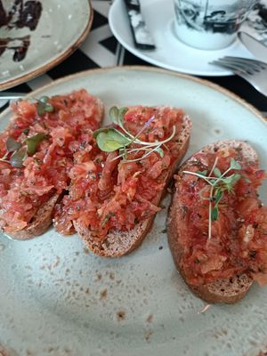 Tostadas con tomate gluten-free at Kafe Botanika in San Sebastian