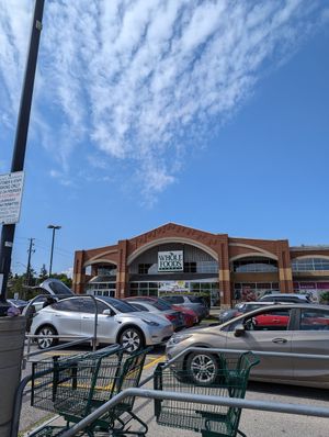Front store and parking at Whole Foods Market in Oakville