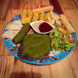 Asado con yuquitas 🍱 at Flor de Loto in Cali