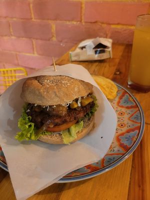 burger at Flor de Loto in Cali