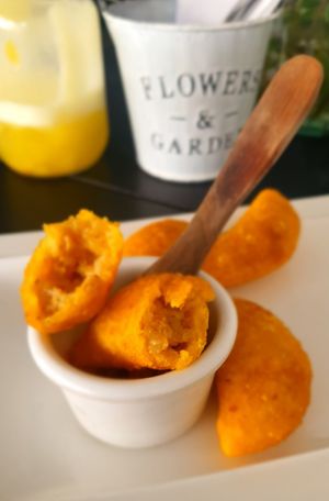 Que tal la sabrosura que la vida me puso en mi camino.... muy bonito gran atención y tienen una mesera peludita divinaaa at Chana Plant Based in Medellin