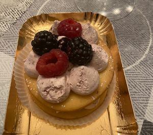 Monoporzione ai frutti di bosco🍓  at Pasticceria Jerry in Orbassano