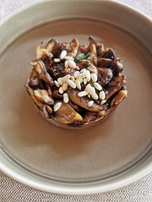 Funghi shitake su crema di funghi at Al Tiglio Cucina Naturale in Moruzzo