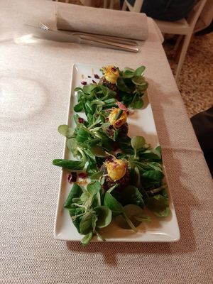 Polpettine di zucca con creme aromatizzate e valeriana at Al Tiglio Cucina Naturale in Moruzzo