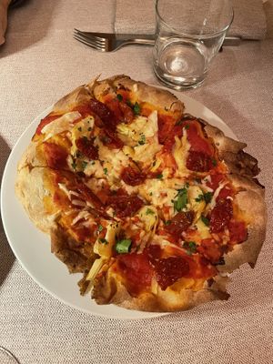 Focaccia with artichokes, vegan cheese, tomato sauce and dried tomatoes  at Al Tiglio Cucina Naturale in Moruzzo