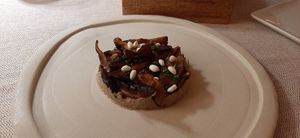 Ritorno dal Bosco - funghi shitake su crema di funghi champignon at Al Tiglio Cucina Naturale in Moruzzo