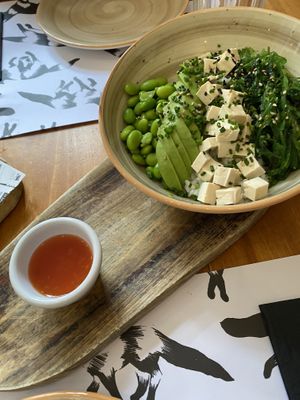 Poke (tofu, edamame, aguacate y wakame) at Valentin in A Coruna