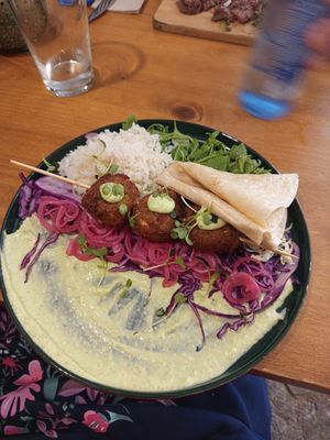 Kebap de falafel 🧆 at Valentin in A Coruna