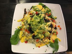 Low carb bowl with rasped cauliflower, black beans, sweet pepper, onions and fresh cream of mango and avocado at Mariposa in Nuremberg