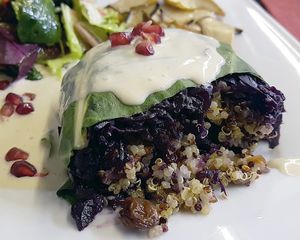 Quinoa wrapped into cabbage next to mushrooms (main dish) - detail at Mariposa in Nuremberg