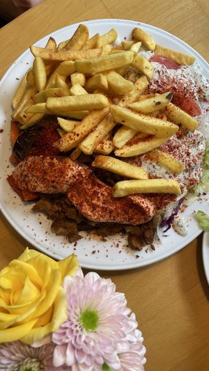 Vegöner Teller mit Pommes  at Vegöner in Nuremberg