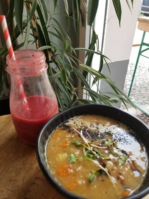 Sourcrout lentil soup and a smoothie at Geh Veg in Berlin