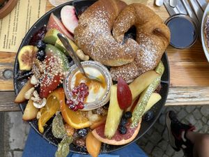 Sweet breakfast plate without chocolate at Geh Veg in Berlin
