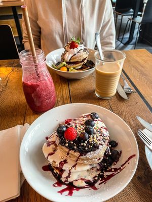 Blueberry pancakes and smoothie   at Geh Veg in Berlin